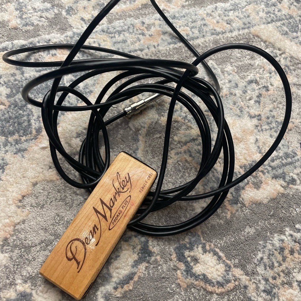 Dean Markley Guitar Cable with Wooden Block